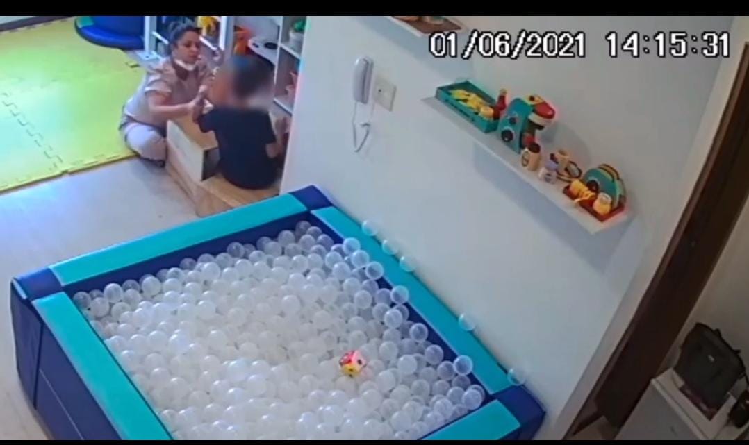 You are currently viewing Vídeo denuncia crime de maus-tratos contra criança autista, em Manaus