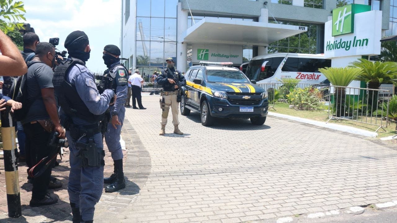 You are currently viewing Segurança é reforçada durante a chegada da seleção brasileira de futebol em Manaus