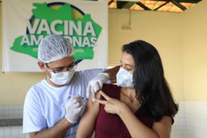 Read more about the article Governo do Amazonas chega a marca de 500 mil doses de vacinas aplicadas em mutirões de campanha