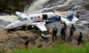 Read more about the article Avião é retirado do local onde caiu em Minas Gerais; Cenipa dará início as investigações do acidente