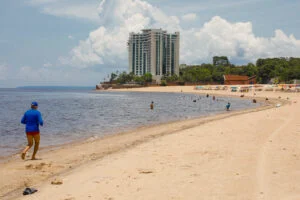 Leia mais sobre o artigo Prefeitura de Manaus libera acesso para a praia da Ponta Negra de segunda a domingo