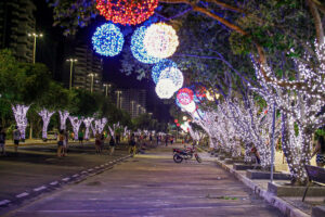 Read more about the article Prefeitura de Manaus monta cenários instagramáveis com decoração natalina na Ponta Negra