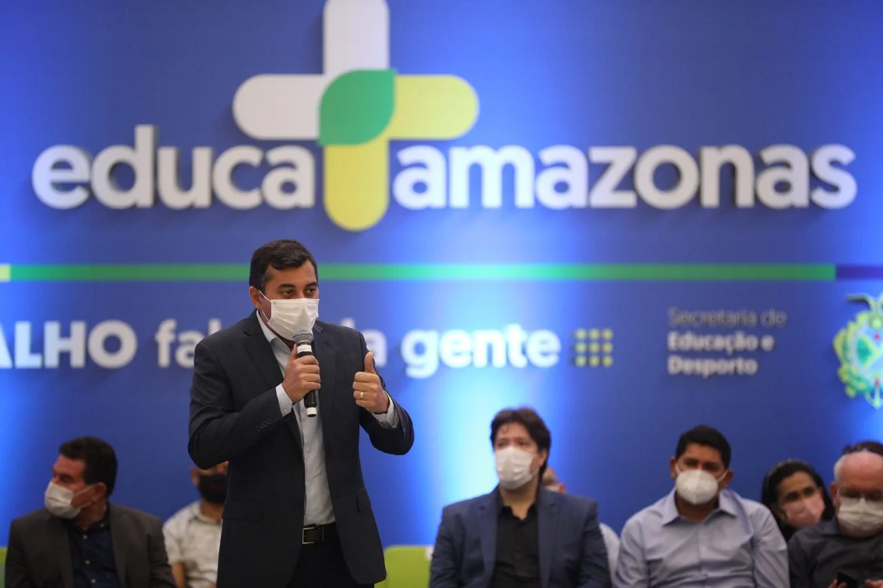 No momento, você está visualizando Wilson Lima sanciona lei que garante 14º e 15º salários  aos professores da rede estadual de ensino