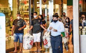 Read more about the article Promoção de Natal Invade as Sacolas de Compras dos Manauaras