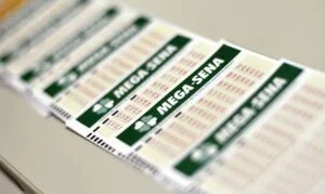 Leia mais sobre o artigo Mega-Sena acumula e pode pagar R$ 90 milhões na quarta-feira