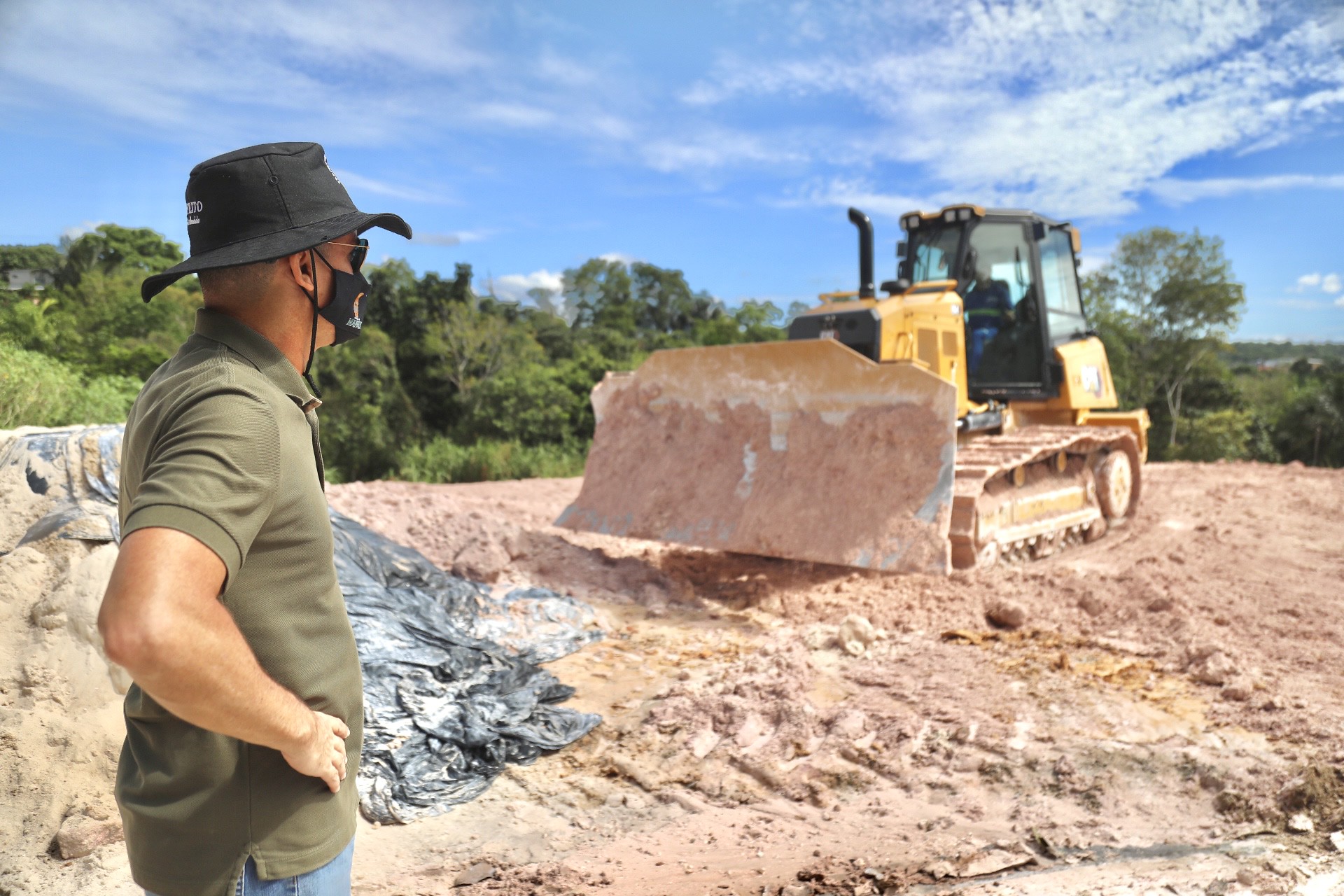 You are currently viewing Prefeitura de Manaus recupera área de erosão no bairro Nova Cidade, na zona norte