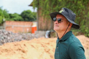 Leia mais sobre o artigo Prefeito de Manaus inspeciona obras em áreas de erosão no Nova Cidade serão finalizadas este ano