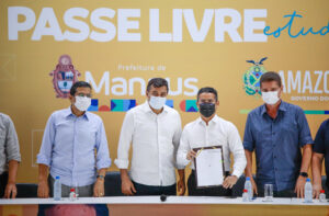 Read more about the article Prefeito David Almeida e governador Wilson Lima assinam convênio histórico do “Passe Livre” para estudantes de Manaus