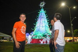 Read more about the article Prefeitura entrega árvore de Natal na bola do Produtor