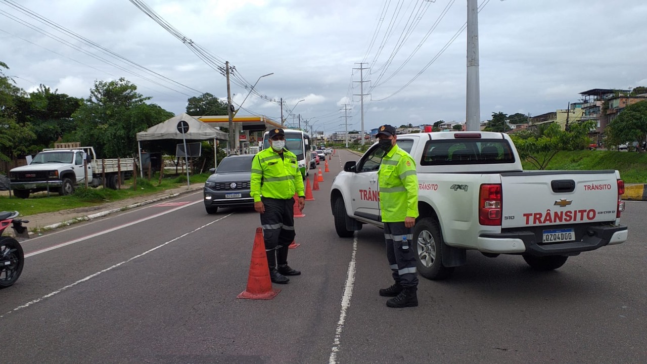 You are currently viewing Prefeitura de Manaus interdita trecho da avenida Brasil nesta sexta-feira, 14/01