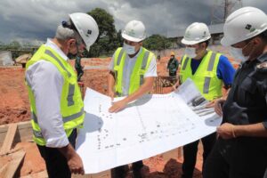 Read more about the article Governador Wilson Lima vistoria obras de construção do novo Batalhão da Rocam na zona Sul da capital