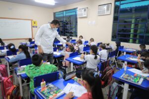 Read more about the article Governador Wilson Lima acompanha início do ano letivo 100% presencial da rede estadual de ensino