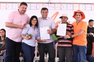 Read more about the article David Almeida entrega 52 toneladas de ração para produtores e anuncia realização de cursos e assistência técnica para impulsionar a produção rural