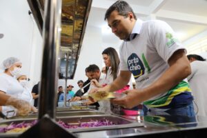 Read more about the article Em Barreirinha, governador Wilson Lima inaugura quinto restaurante popular no interior do estado