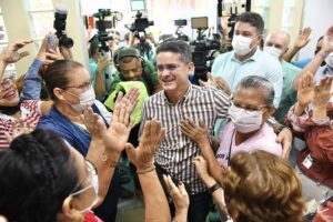 Read more about the article Prefeito David Almeida entrega unidade de saúde revitalizada no bairro Japiim