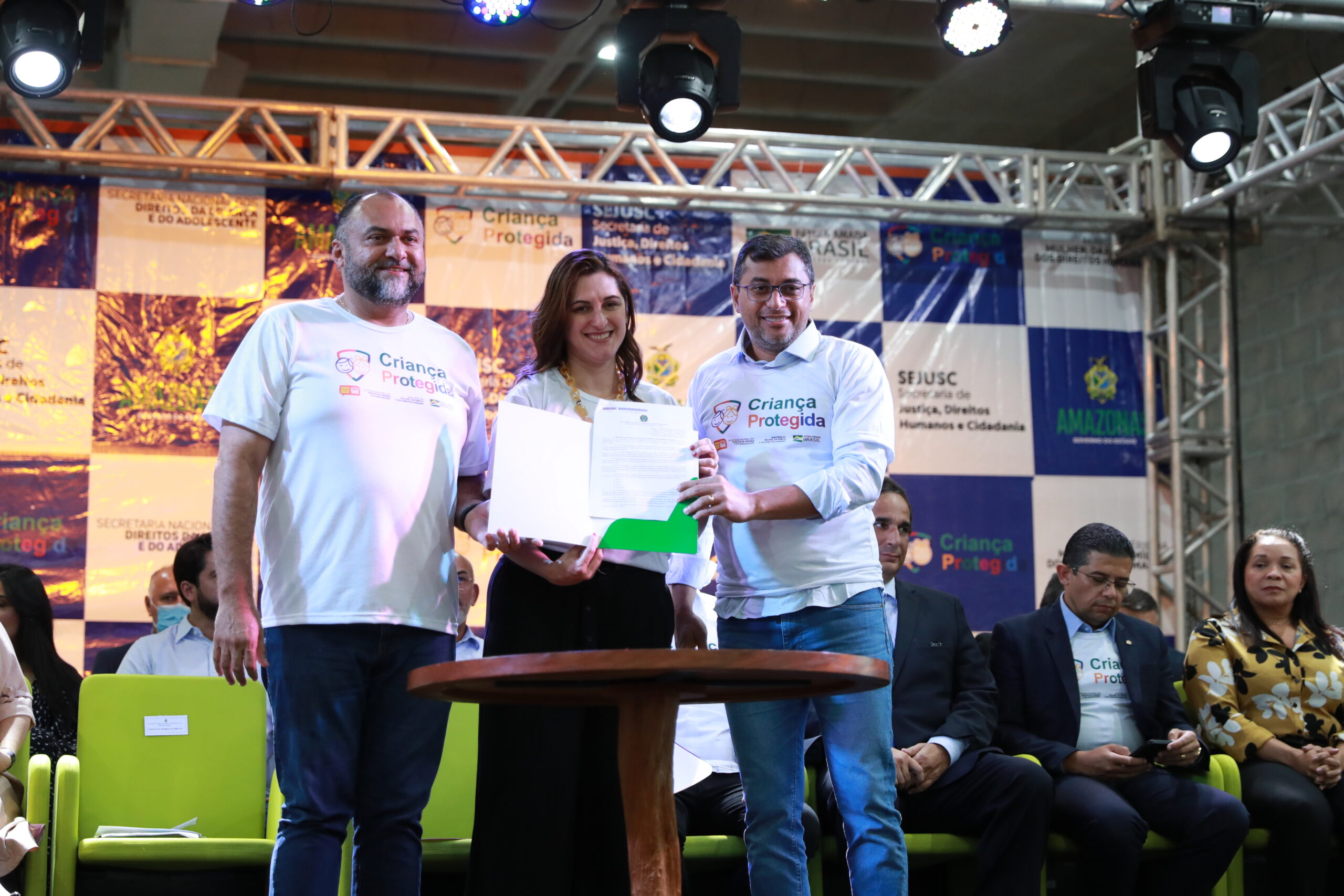 You are currently viewing Wilson Lima e ministra Cristiane Britto assinam Pacto Nacional para Redução da Letalidade Infanto-juvenil no Amazonas