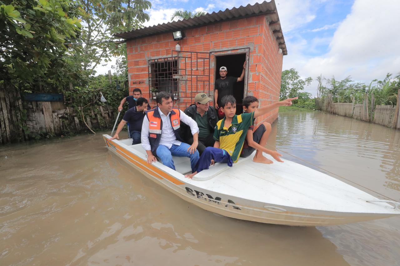 No momento, você está visualizando Governador do Amazonas anuncia repasse de R$ 1 milhão para Prefeitura de Parintins para auxiliar famílias atingidas pela chuva