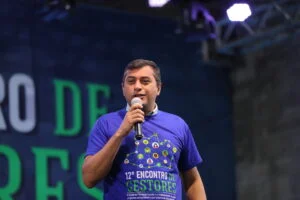 Leia mais sobre o artigo Wilson Lima anuncia a entrega de 17,5 mil chips de dados móveis a professores para ampliar acesso à internet