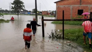 Leia mais sobre o artigo Governo do AM decreta situação de emergência em Parintins e Itamarati após fortes chuvas nos municípios