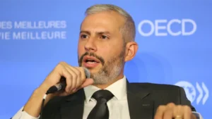 Leia mais sobre o artigo Victor Godoy é oficializado no lugar de Milton Ribeiro como ministro da Educação