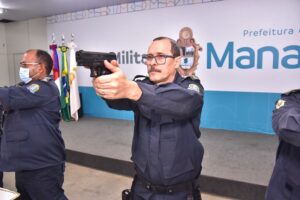 Read more about the article Prefeitura encerra a primeira turma teórica de capacitação para o uso de armamento letal