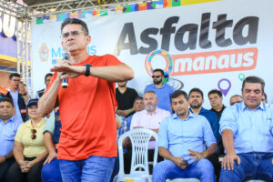 Read more about the article Prefeito David Almeida vistoria ações do ‘Asfalta Manaus’ e anuncia lançamento de mais 14 frentes de trabalho