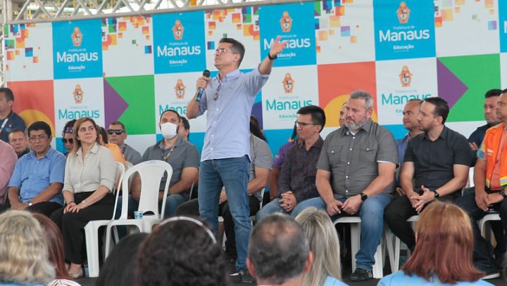 You are currently viewing Prefeito David Almeida reinaugura escola municipal no bairro Alvorada 3