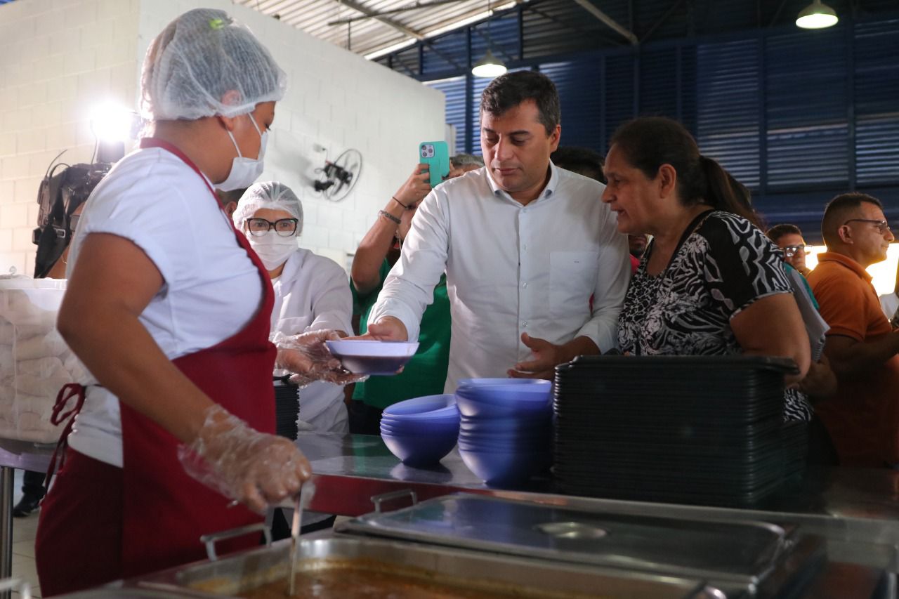 You are currently viewing Governador Wilson Lima entrega cozinha popular Prato Cheio no Rio Piorini revitalizada