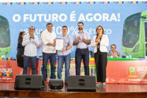 Read more about the article Prefeito David Almeida e governador Wilson Lima firmam convênio de R$ 36,4 milhões para aquisição de ônibus elétricos