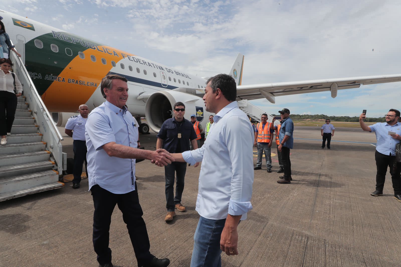 You are currently viewing Wilson Lima recebe presidente Bolsonaro, que chega a Manaus para participar da Marcha Para Jesus