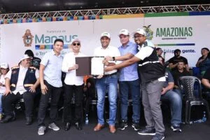 Leia mais sobre o artigo Prefeitura de Manaus e governo do Amazonas assinam ordem de serviço de R$ 3 mi para reformar feiras do bairro Compensa