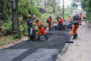 Read more about the article Prefeitura de Manaus avança nos serviços de recapeamento asfáltico no Tarumã-Açu