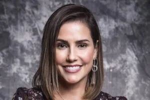 Leia mais sobre o artigo Deborah Secco confirma presença no Festival de Parintins 2022