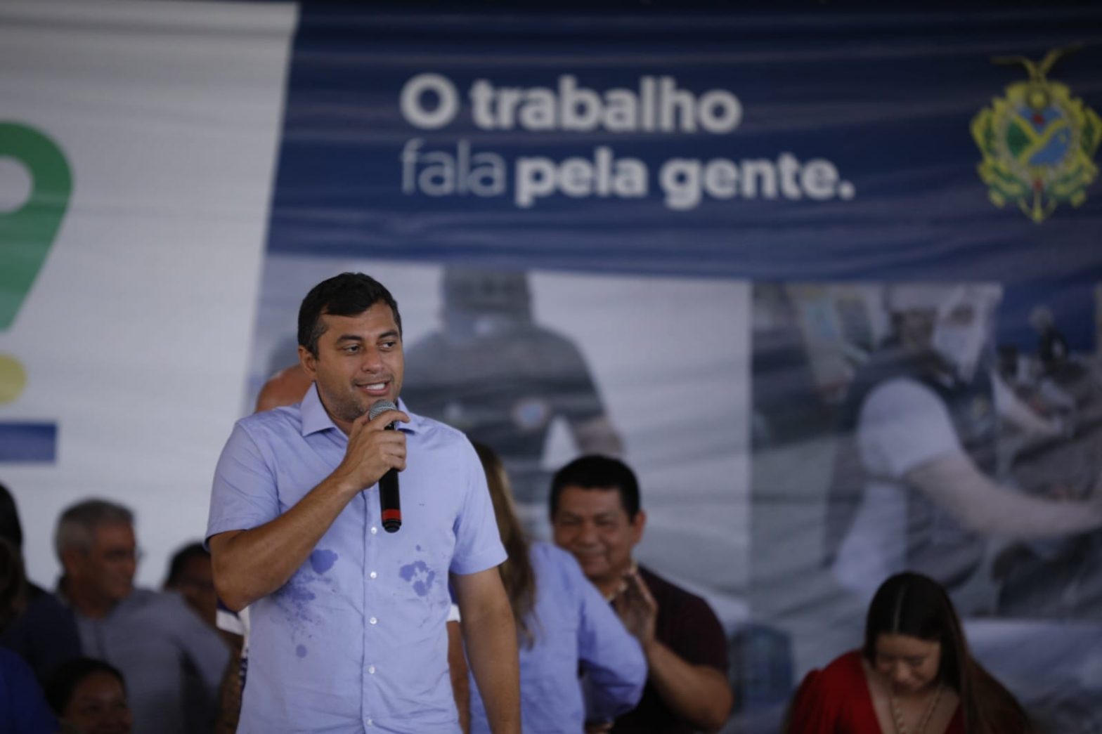 You are currently viewing Wilson Lima confirma iluminação em LED em São Gabriel da Cachoeira e energia solar em comunidades rurais