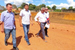 Read more about the article Wilson Lima vistoria obras do Anel Viário de Humaitá, que entram na fase final de execução