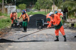 Read more about the article Prefeitura avança com o ‘Asfalta Manaus’ e segue para o bairro Grande Vitória