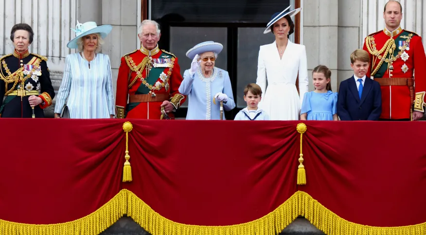 You are currently viewing Jubileu da rainha Elizabeth termina com desfile em Londres