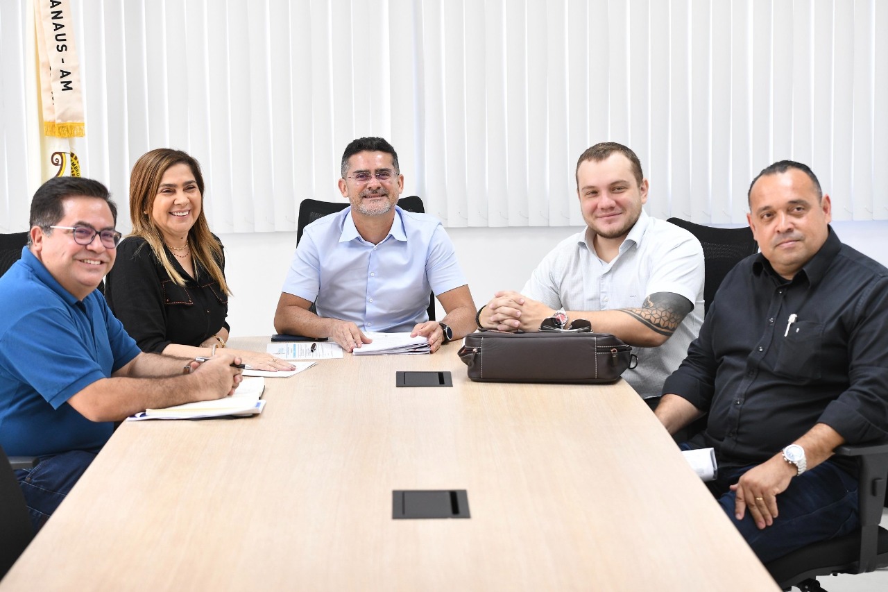 You are currently viewing Prefeito David Almeida assina mais 250 progressões de profissionais da rede municipal de ensino