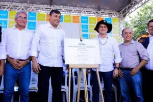 Leia mais sobre o artigo Prefeito David Almeida e governador Wilson Lima entregam revitalização da feira municipal do Parque 10