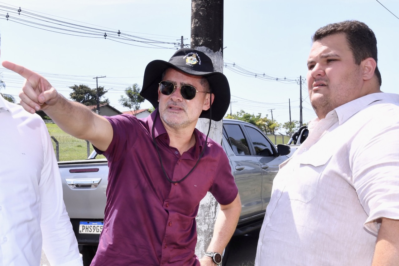 No momento, você está visualizando Prefeito David Almeida anuncia implantação de pavimento rígido no cruzamento das avenidas Rodrigo Otávio e Presidente Kennedy
