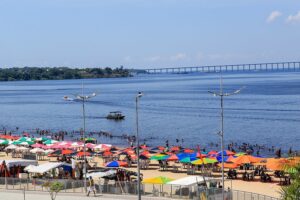 Read more about the article Prefeitura de Manaus alerta para distanciamento de embarcações na praia da Ponta Negra e reforça medidas de segurança