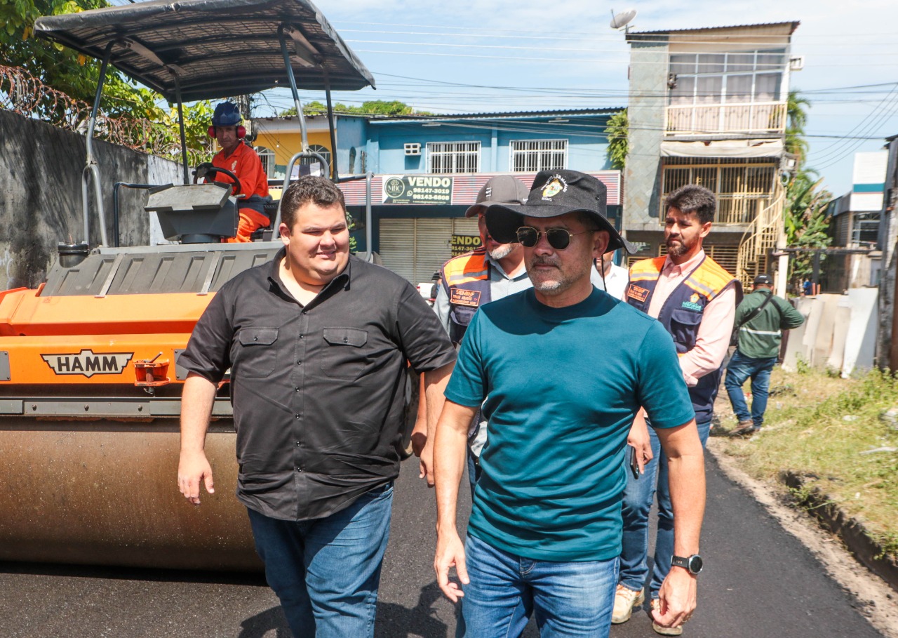 You are currently viewing Prefeito David Almeida vistoria ações de recuperação viária na zona Centro-Oeste de Manaus