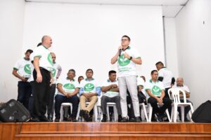 Read more about the article David Almeida firma apoio a reeleição de Wilson Lima em convenção de pastores do Amazonas