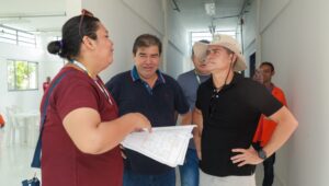 Read more about the article Prefeito David Almeida visita Cras e Creas que estão sendo reformados na zona Leste