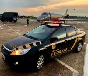 Read more about the article Após perder voo, passageiro é preso pela PF ao invadir pista do aeroporto de Manaus