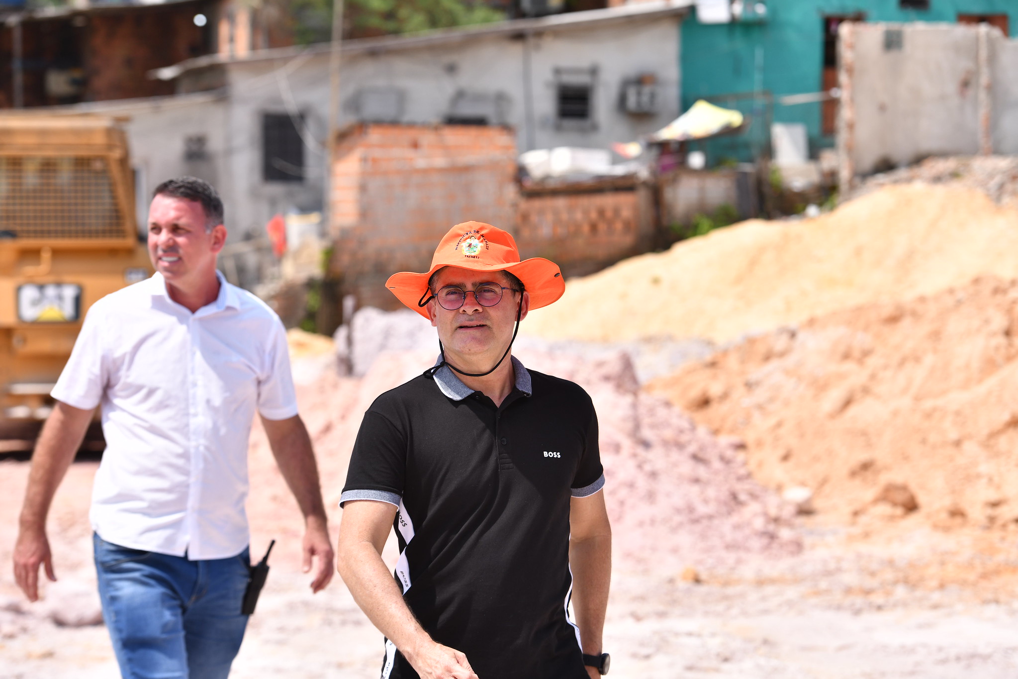 You are currently viewing Prefeito David Almeida fiscaliza fase final das obras de contenção de erosão no bairro Cidade de Deus
