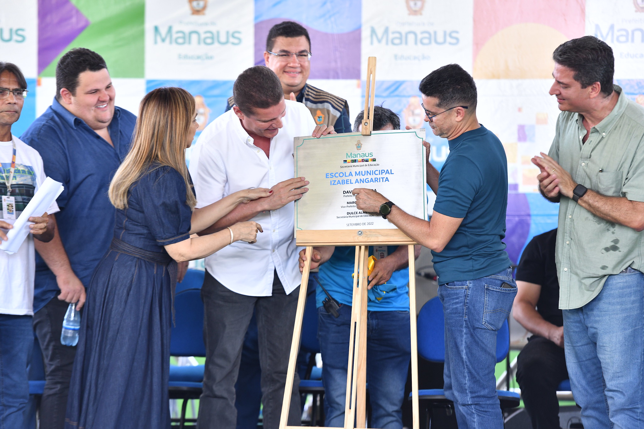 You are currently viewing Prefeito David Almeida entrega escola municipal Izabel Angarita revitalizada à população