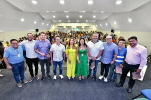 Leia mais sobre o artigo Prefeito David Almeida lança campanha ‘Alfabetiza Manaus’ e destaca esforços para colocar a educação básica da cidade entre as melhores do país