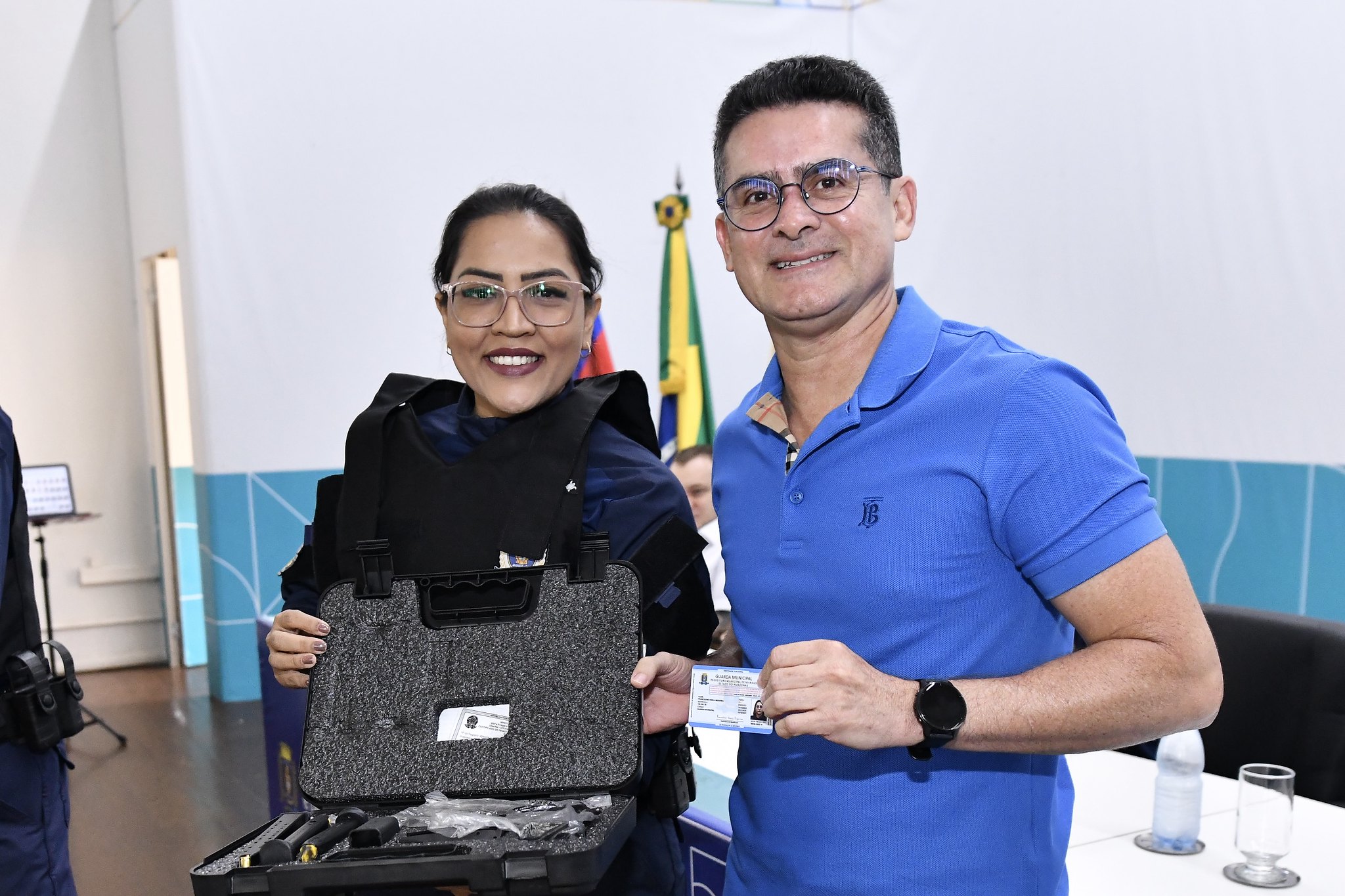You are currently viewing David Almeida entrega armamento para primeira turma da nova Guarda Municipal de Manaus