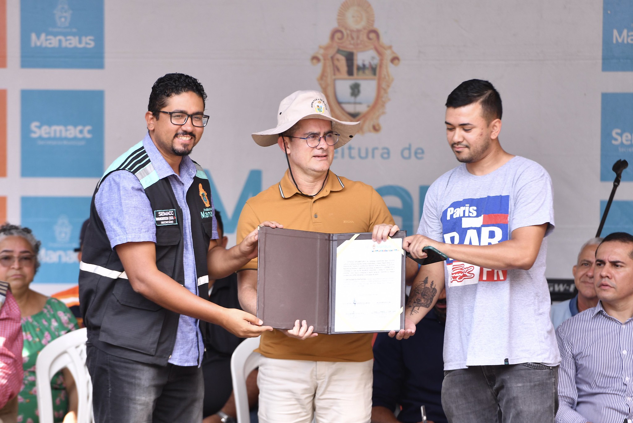 You are currently viewing Prefeito David Almeida anuncia reforma de feira municipal abandonada há 18 anos pelo poder público